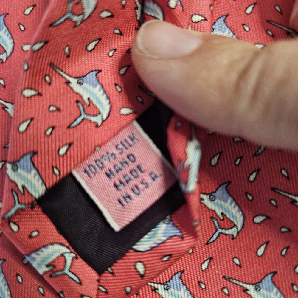 Vineyard Vines Tie Pink Swordfish Pattern Silk‎ 3.5